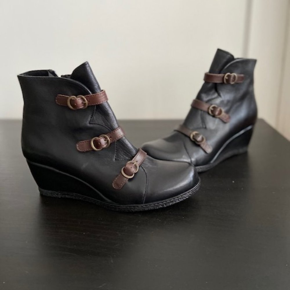 Eric Michael Lena Black Leather Bootie Sz 37